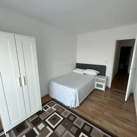 Apartamento 4 *